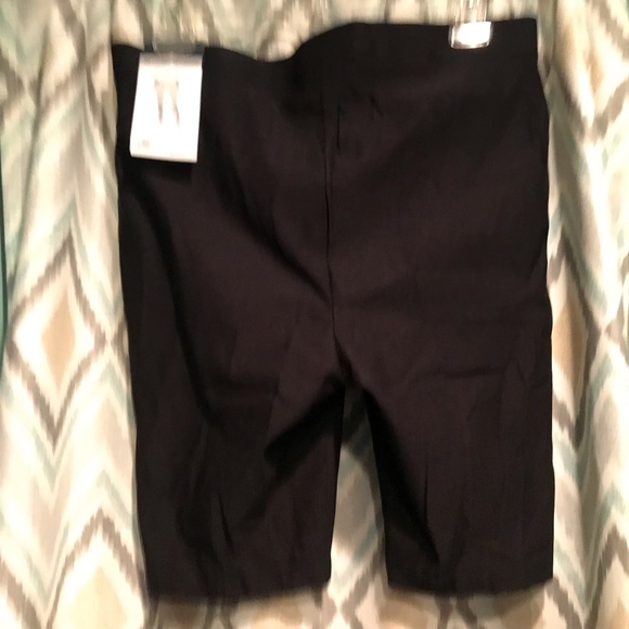 Brand New Rafaella Womans Black Bermudas Fits Your Shape Size 18 - Picture 3 of 4